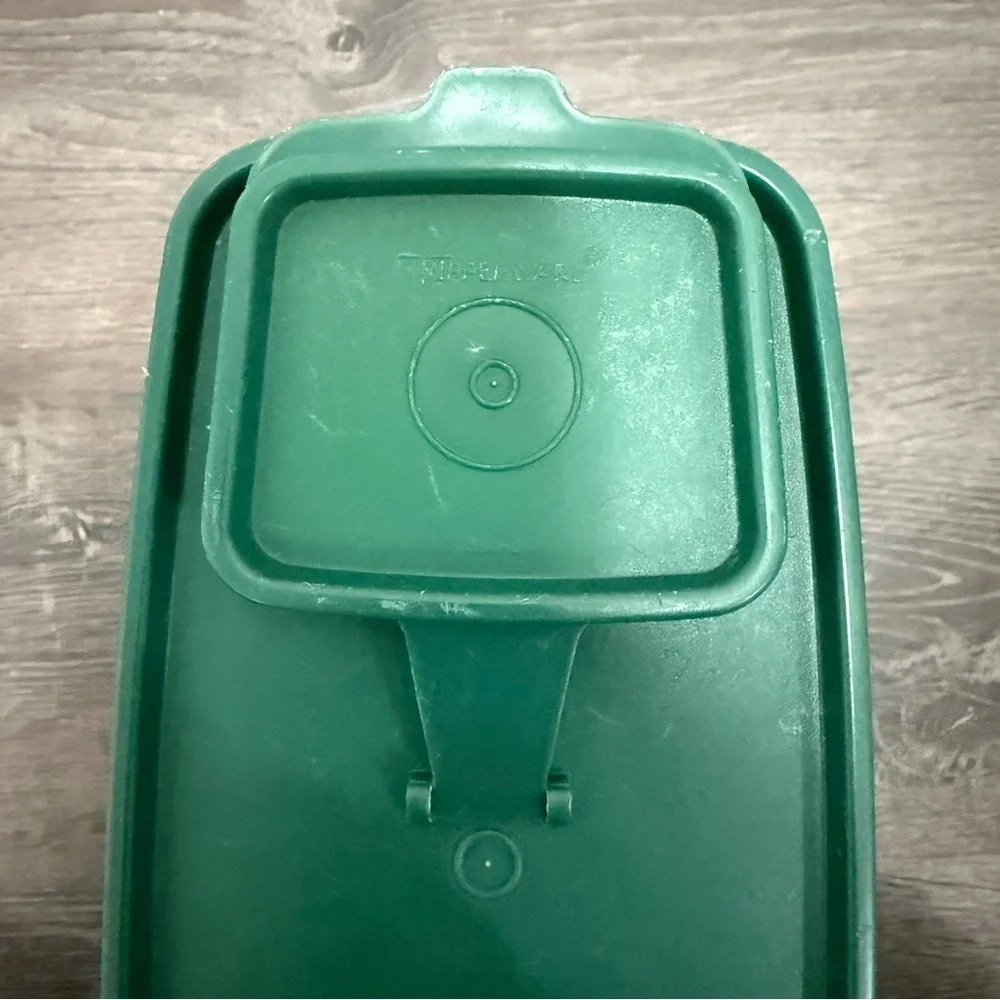Vintage Tupperware 1588-2 Large Cereal Keeper with Green Lid